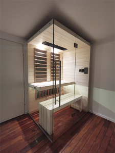 SAUNA KING infraszauna fenyőből Harvia karbonsugárzókkal, 3 oldalon panoráma üveggel